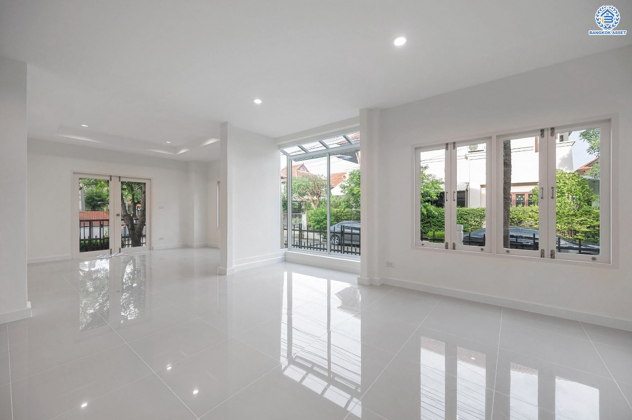 บ้านมือสองตกแต่งใหม่ โครงการ ศุภวรรณ5 บางแค ดีไซน์หรูหรา เนื้อที่กว้าง 60.6 ตร.ว. ฟังก์ชัน 3 ห้องนอน 3 ห้องน้ำ 1 ห้องแม่บ้าน 2 ที่จอดรถ ฟังก์ชันครบตอบทุกไลฟ์สไตล์ บนทำเลศักยภาพ เชื่อมต่อถนนกาญจนาภิเษก ใกล้เดอะมอลล์บางแค ใกล้รถไฟฟ้าสายสีน้ำเงิน "สถานีหลักสอง" และจุดขึ้นทางด่วน "กาญจนาภิเษก"